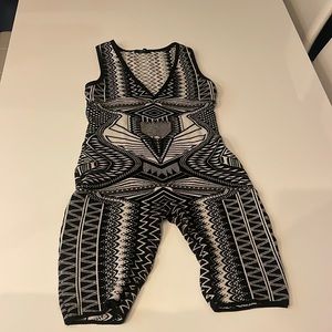 Win Win, Large black and white patterned